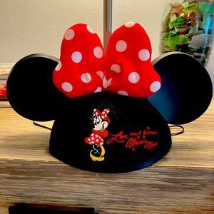 Rare Minnie Mouse hat for youth